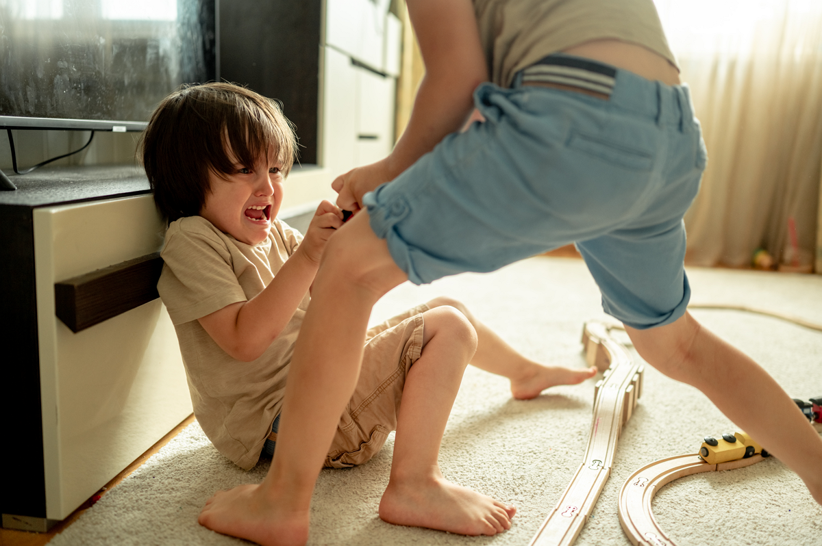Ein Streit unter Freunden oder Geschwister kann eskalieren - was tun,wenn mein Kind andere Kinder oder mich schlägt?