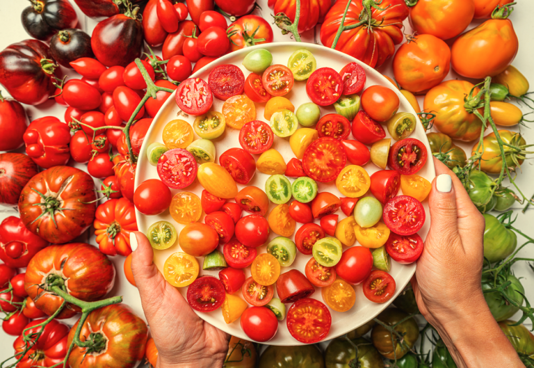 Diese 18 Pflanzen-Nachbarn schützen Tomaten vor Schädlingen