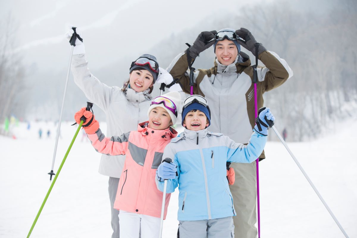 Bild: Skifahren lernen als Familie im Skiurlaub in Österreich