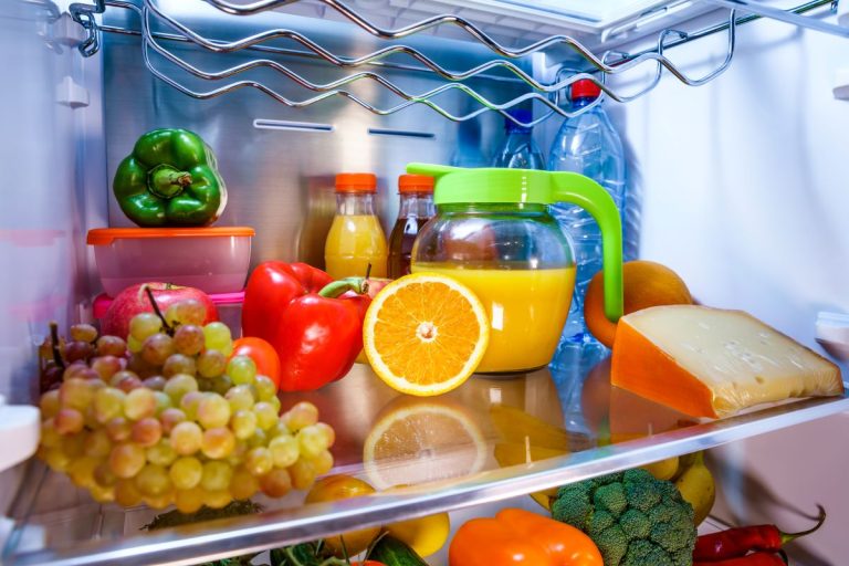 Feuchtigkeit im Kühlschrank bekämpfen – Dieses 5 Hausmittel helfen sofort
